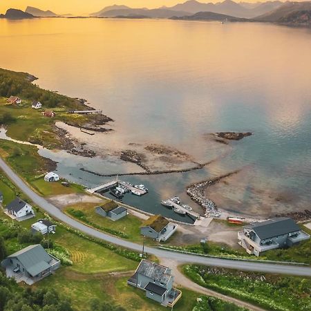 Отель Laukvik Senja Botnhamn Экстерьер фото