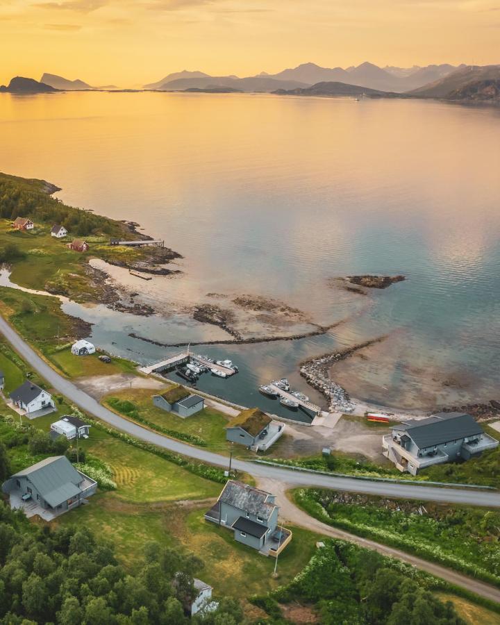 Отель Laukvik Senja Botnhamn Экстерьер фото