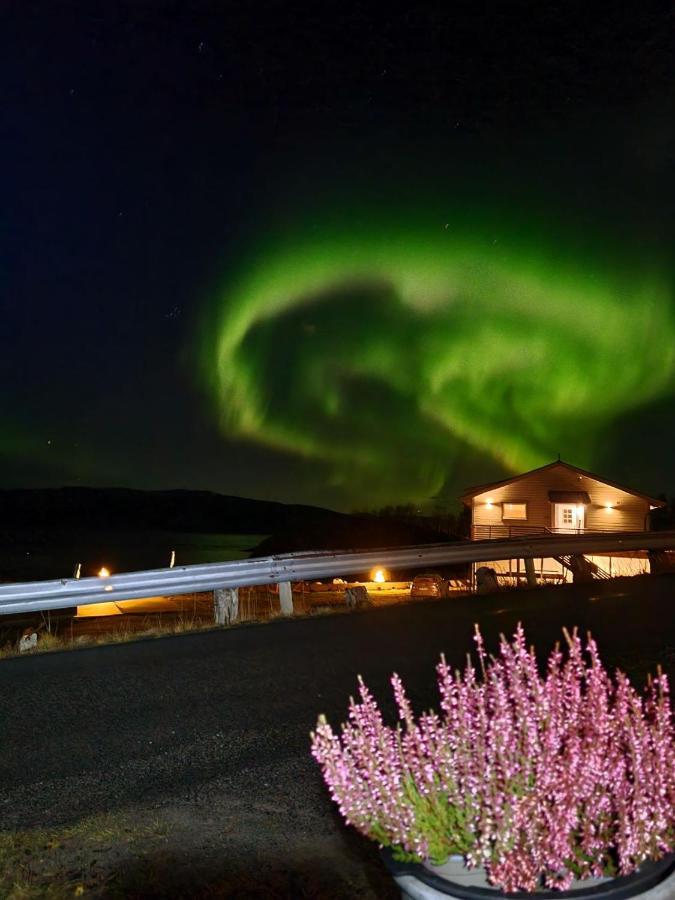 Отель Laukvik Senja Botnhamn Экстерьер фото