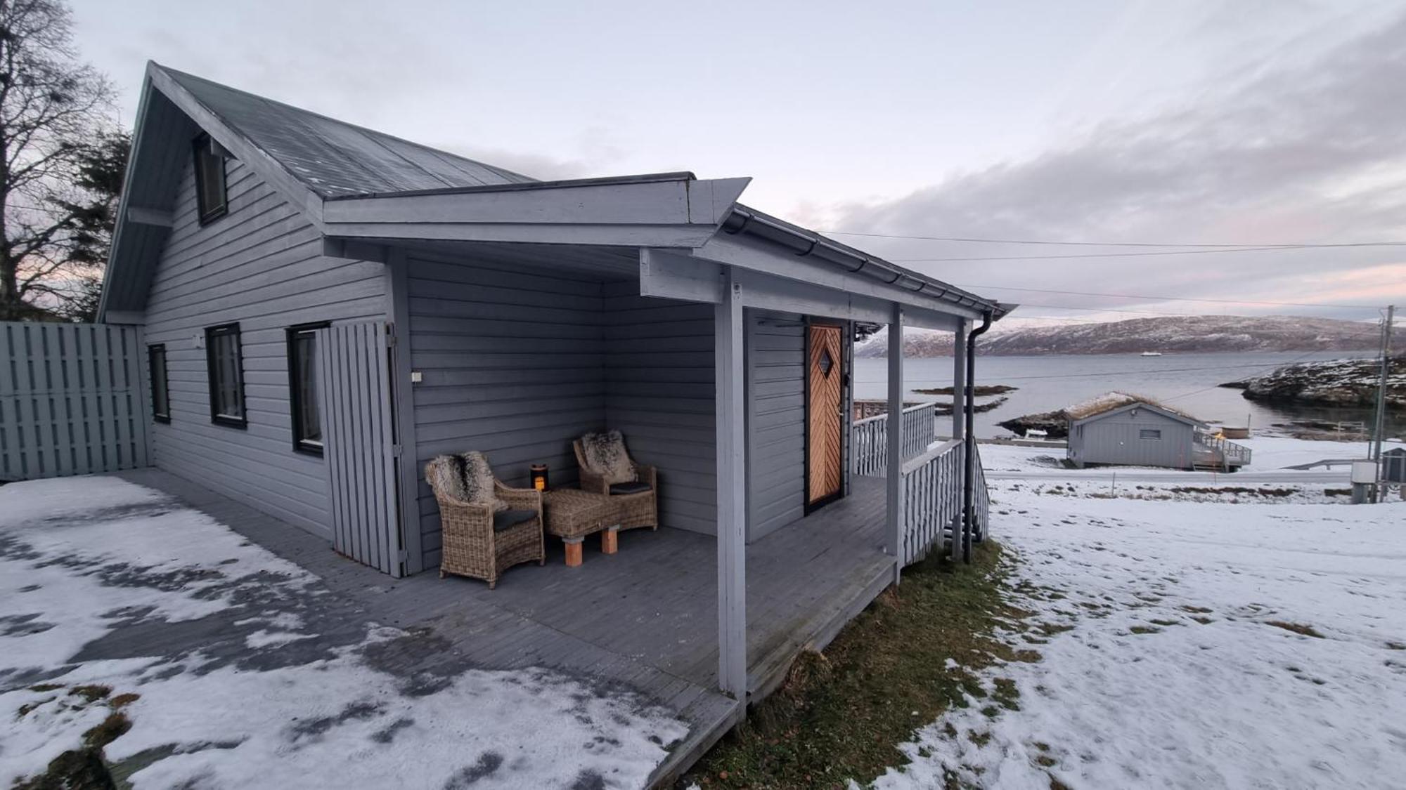 Отель Laukvik Senja Botnhamn Экстерьер фото