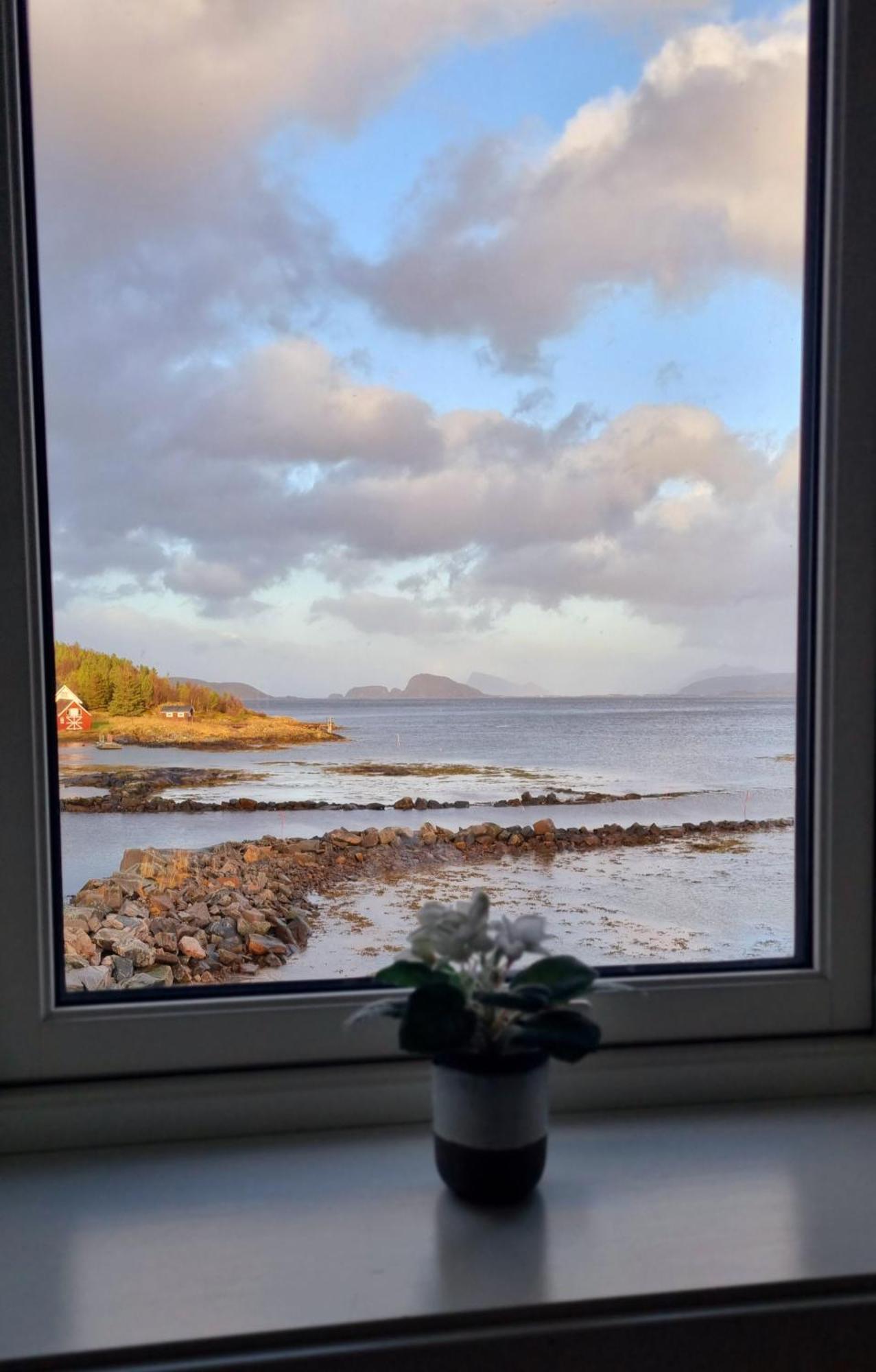 Отель Laukvik Senja Botnhamn Экстерьер фото